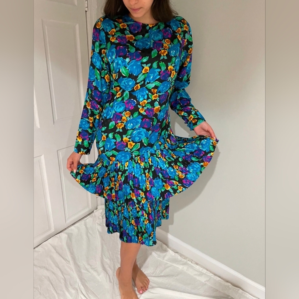 Long Sleeve Floral Pleated Midi Dress in Teal Blue